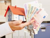 Dla każdego, kto potrzebuje pienięDla każdego, kto potrzebuje pieniędzydzy ‎