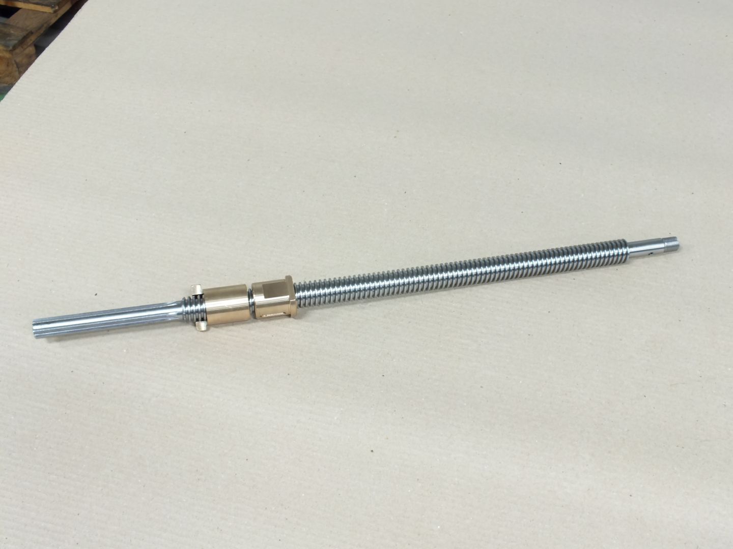 Śruba stołu z kompletem nakretek do FWD 32U Gola - Zdjęcie 1